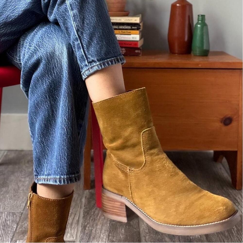 90s tobacco suede ankle boot